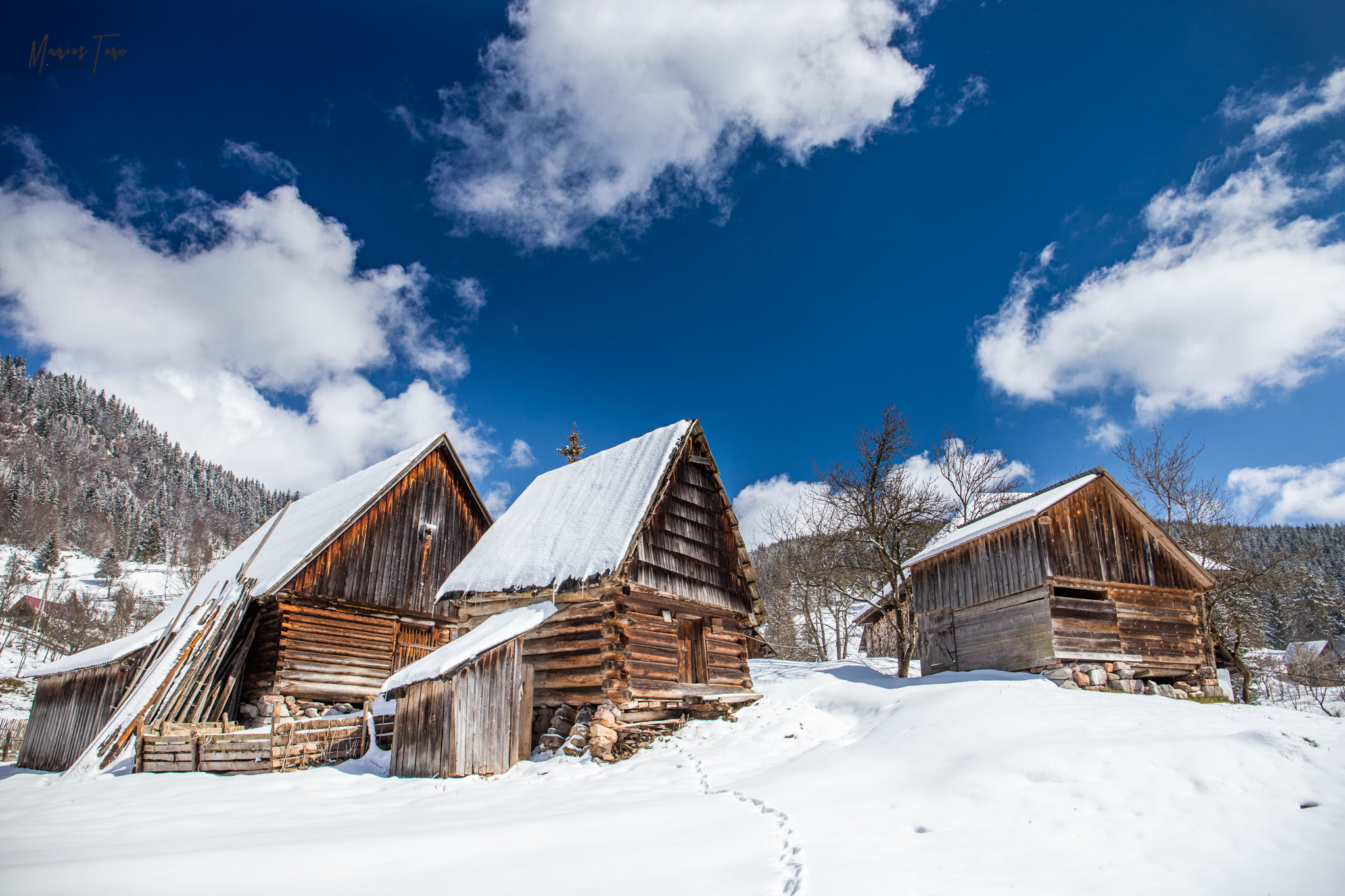 Șurile motilor din catunul Casa de Piatra - Marius Turc