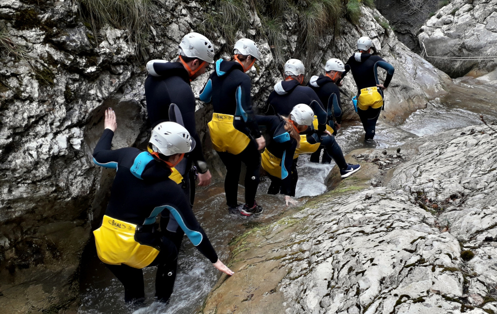  Canyoning Baile Romane Cetea - Aventura și Socializare