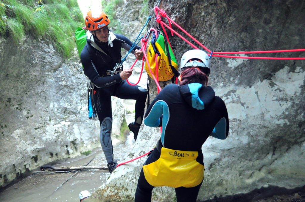  Echipare canyoning Baile Romane Cetea - Aventura și Socializare