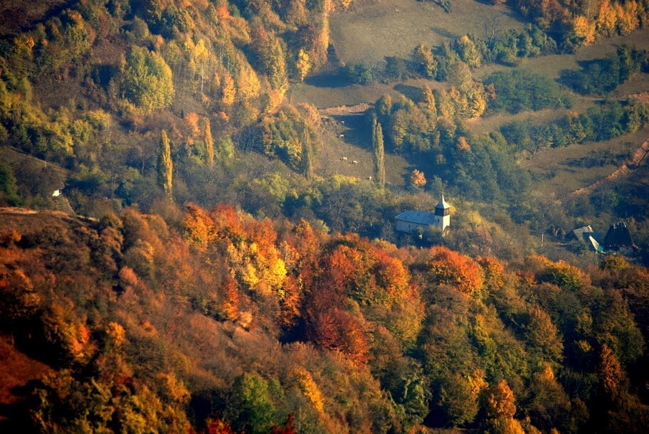  Biserica din Valea Uzei - Marian Poara