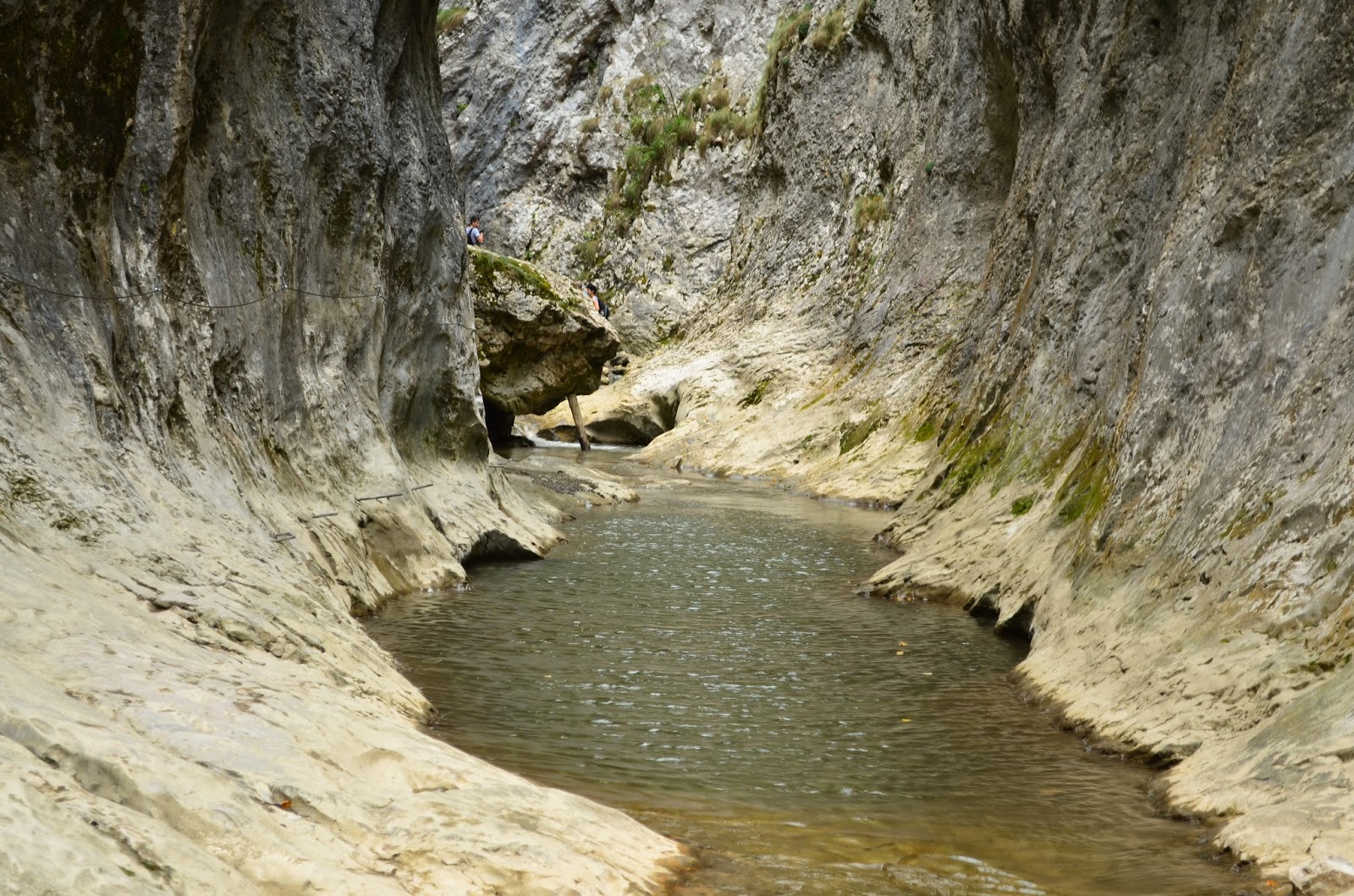  Canionul ingust pe firul cheii - Amazing Romania