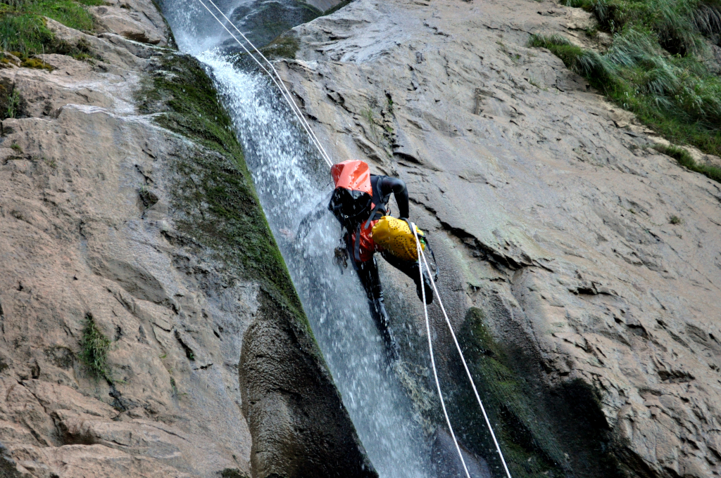  Coborare Cascada Cailor rapel - Aventura și Socializare