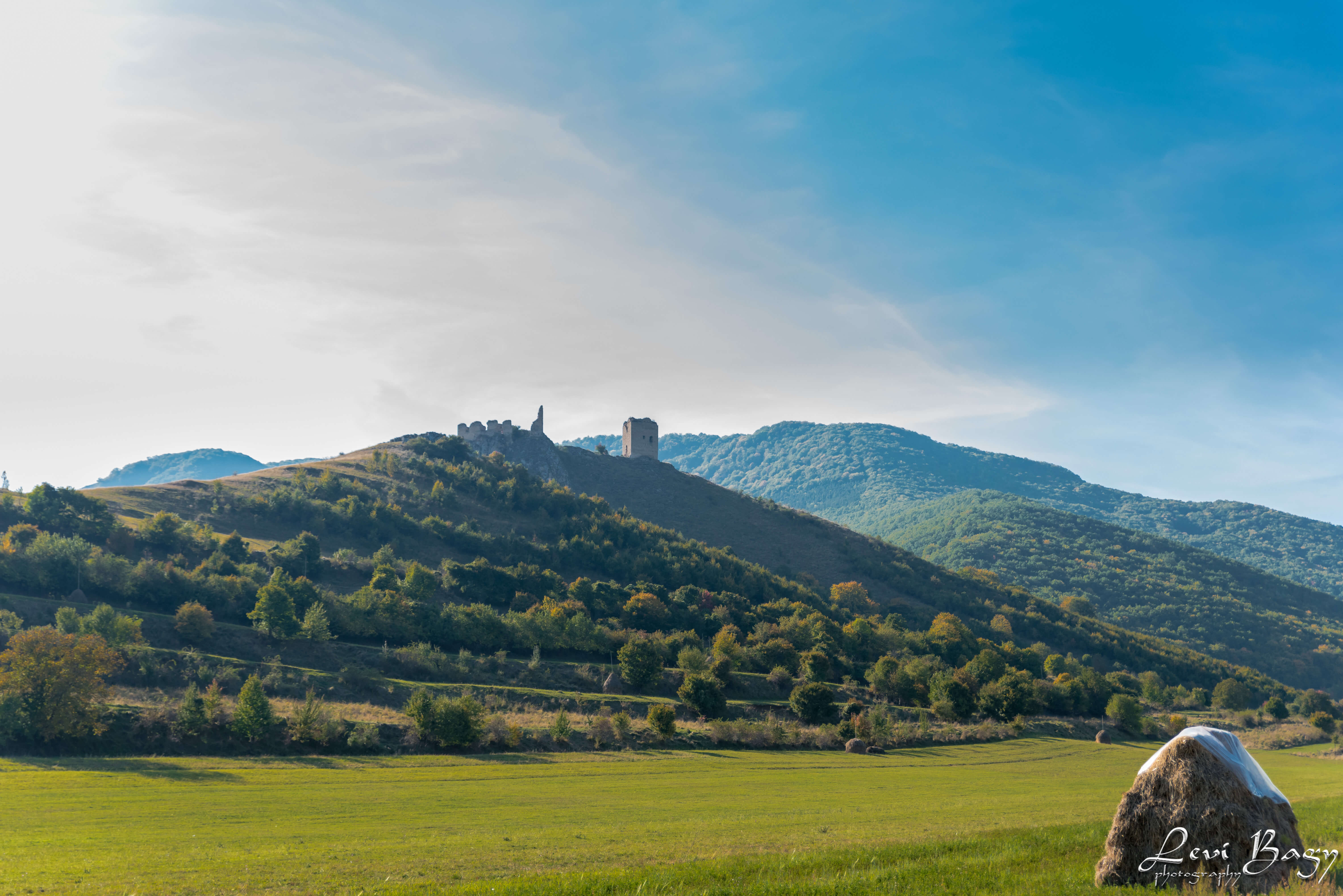  Cetatea Coltesti din drum - Levi Bagy Photography