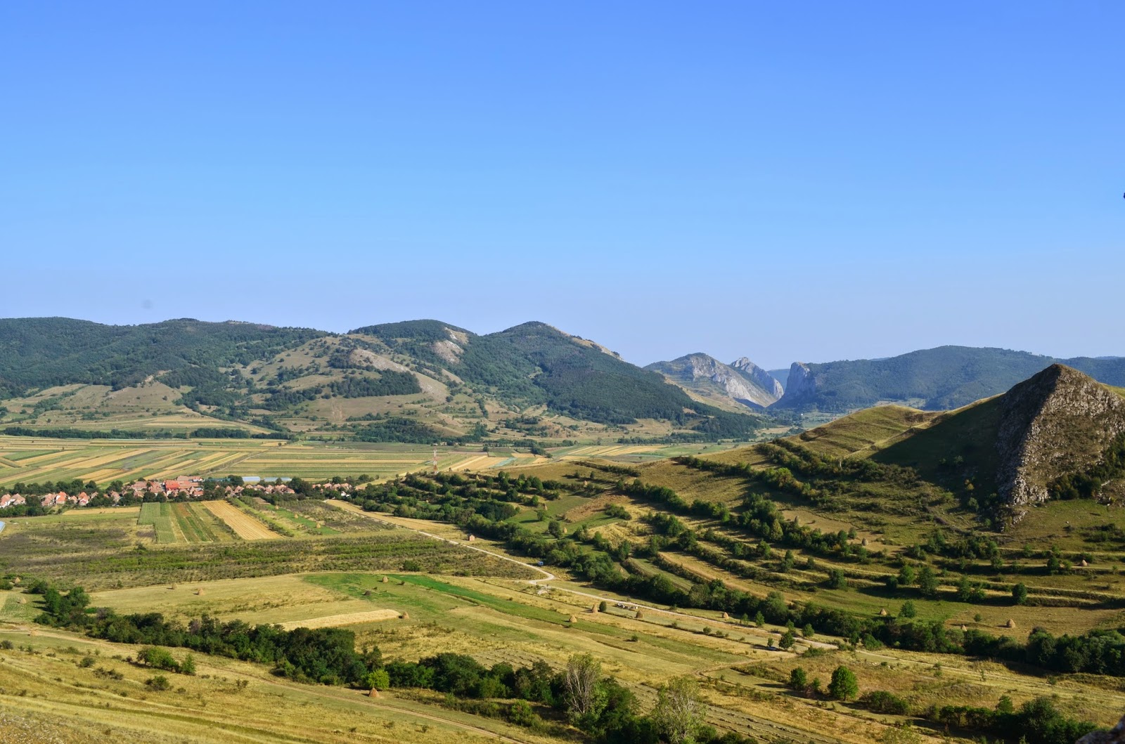  Cheile Aiudului vazute din cetatea Coltesti - Amazing Romania