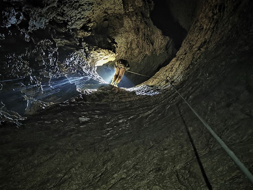  Explorare Avenul din Coltul Grindului - Claudiu Loghin