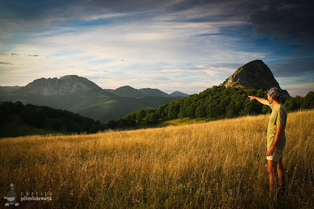  Piatra Bulzului și Piatra Cetii la apus  - Cârtița Plimbăreață