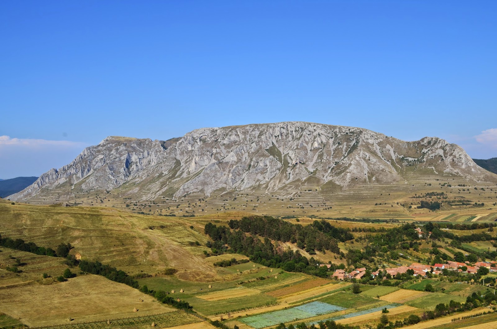  Piatra Secuiului, vazuta din Cetatea Coltesti - Amazing Romania