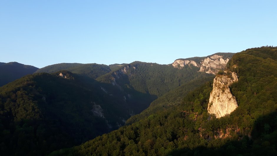  17mn img 13ta cetatea boghii vazuta de pe piatra ciungilor-2