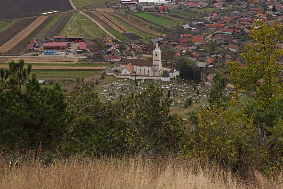  27mn img 19pr vedere spre biserica fortificata din sanzieni