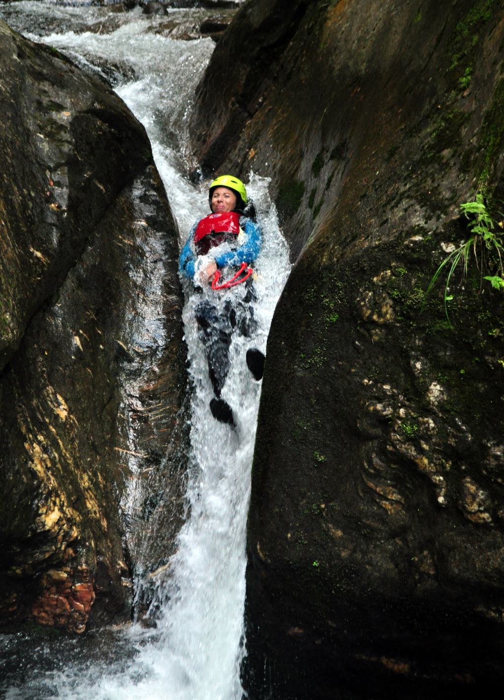  Canyoning Porumbacu - Aventura si Socializare